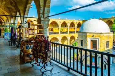 Nikozja stolica dwóch Cyprów z Limassol [49]